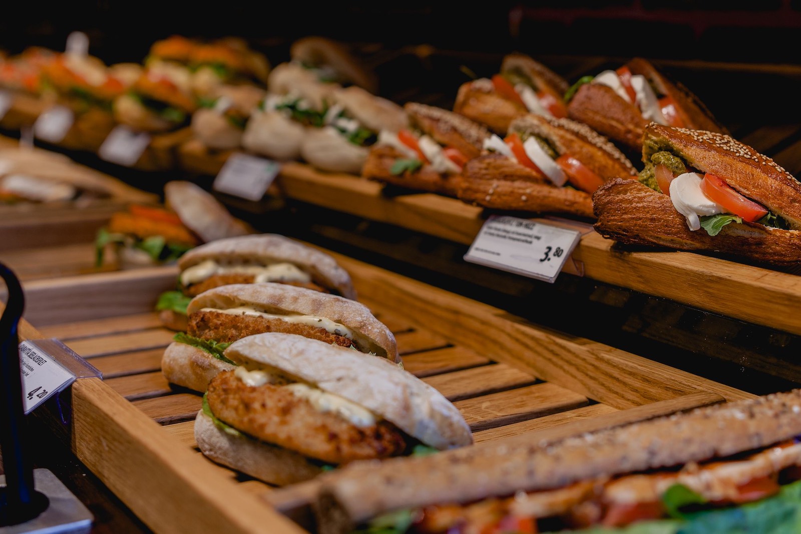 Auslage belegte Brötchen